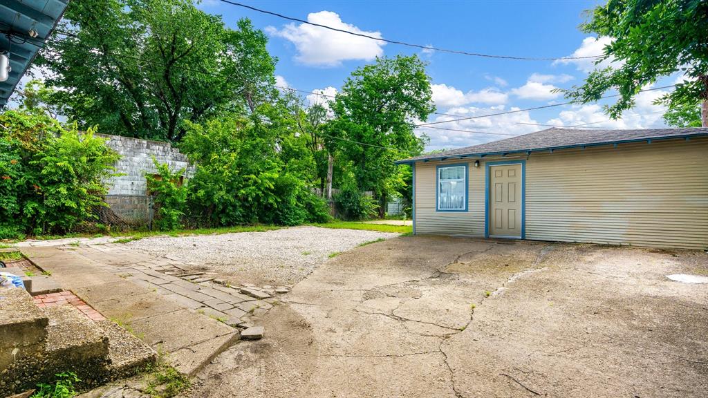 714 S Winnetka Avenue Property Photo 14