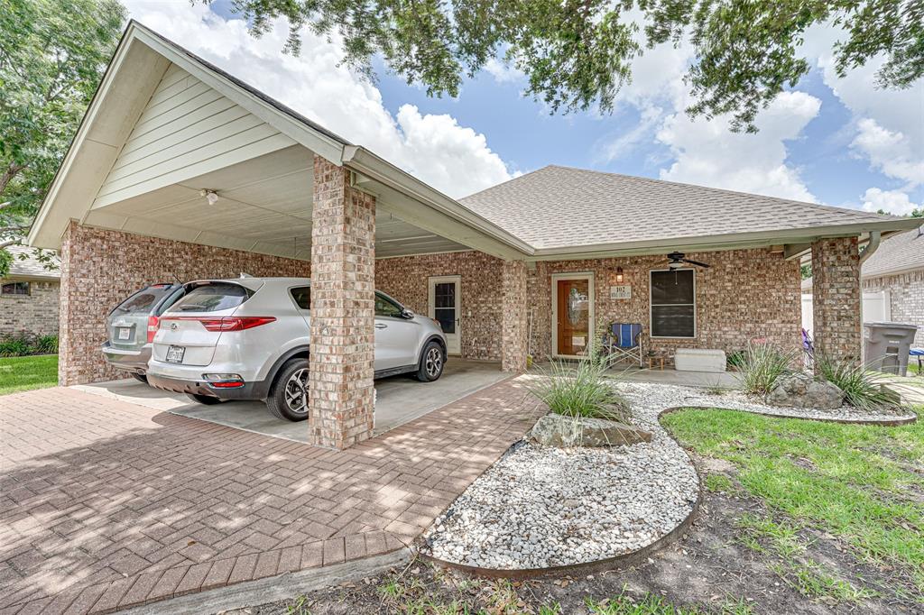 102 Royal Crest Court Property Photo 1