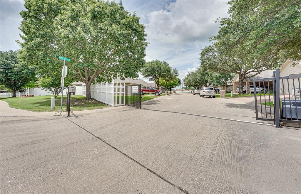 102 Royal Crest Court Property Photo 3