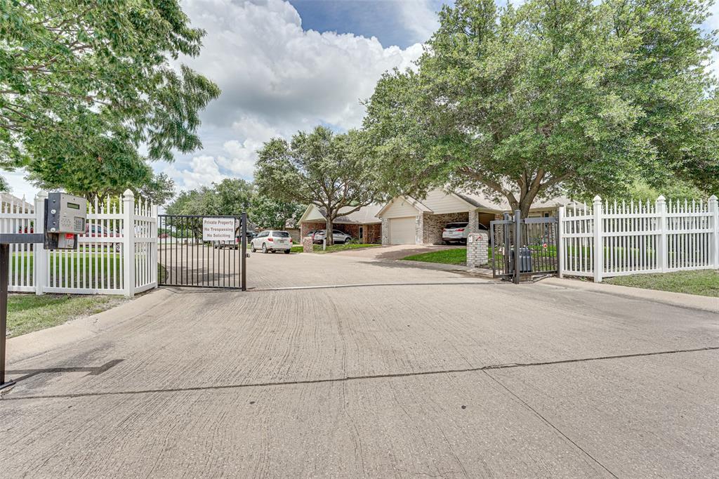 102 Royal Crest Court Property Photo 4