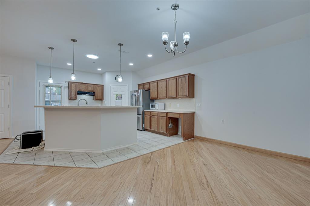102 Royal Crest Court Property Photo 5