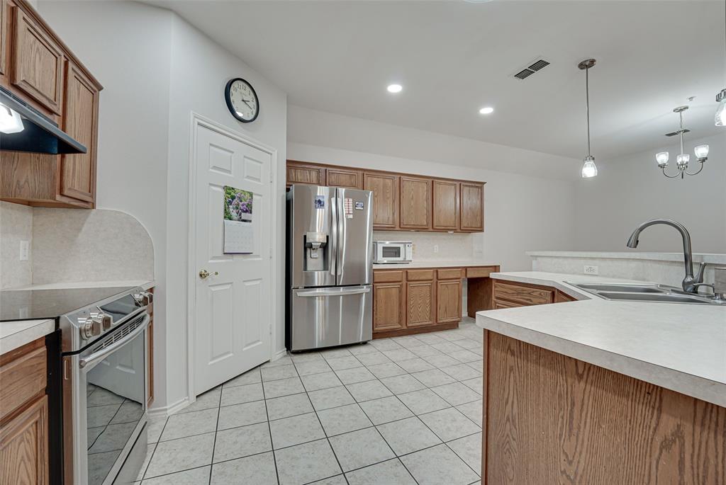 102 Royal Crest Court Property Photo 7