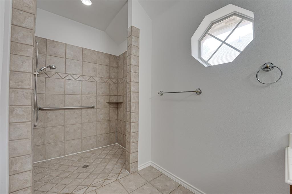 102 Royal Crest Court Property Photo 15