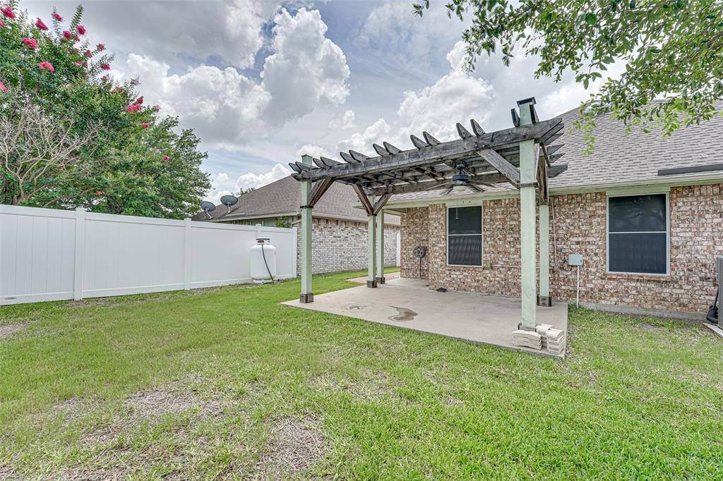 102 Royal Crest Court Property Photo 17