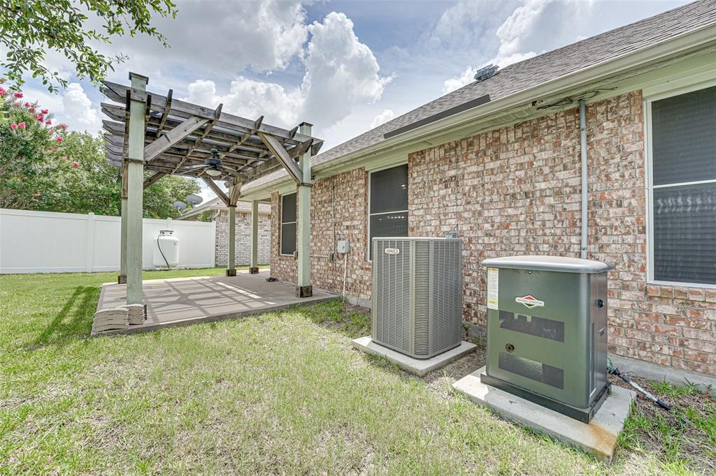 102 Royal Crest Court Property Photo 19