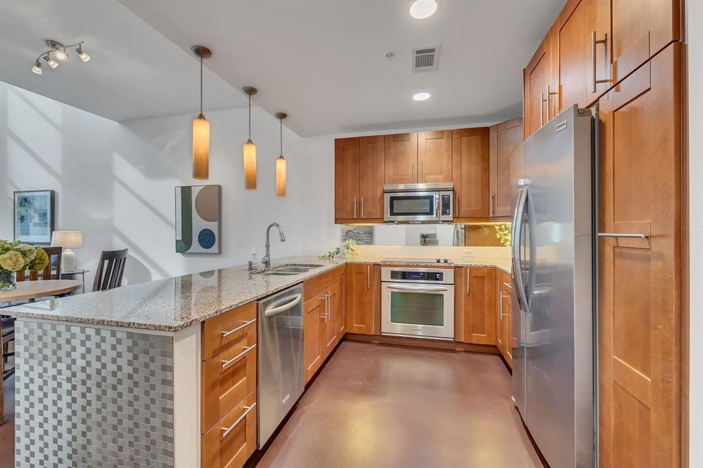 2608 Museum Way Property Photo 1
