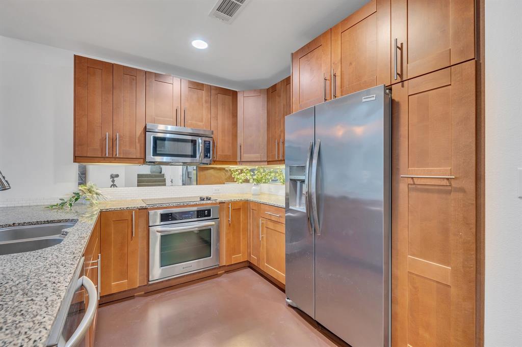 2608 Museum Way Property Photo 3