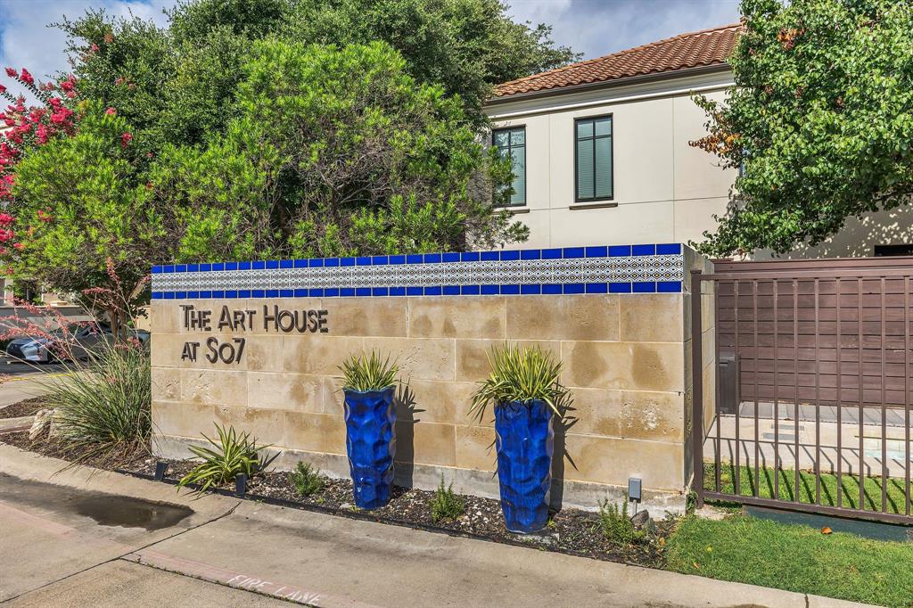 2608 Museum Way Property Photo 24