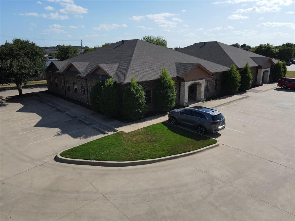 200 Meadowlands Boulevard Property Photo 1