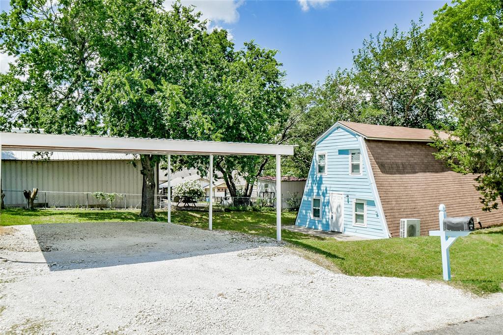 1701 Smokehouse Road Property Photo 5