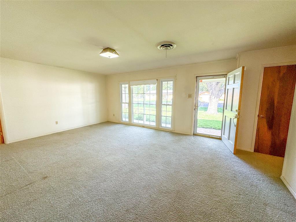 1802 N Avenue F Property Photo 5