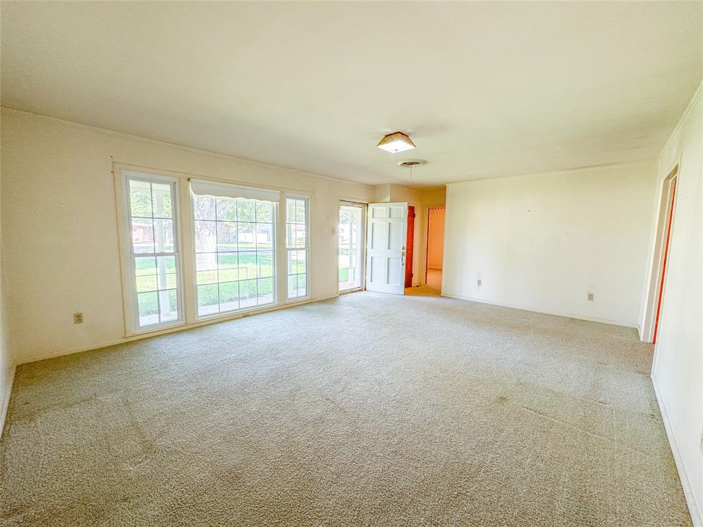 1802 N Avenue F Property Photo 7