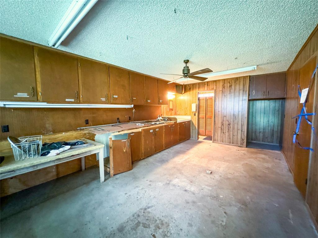 1802 N Avenue F Property Photo 32