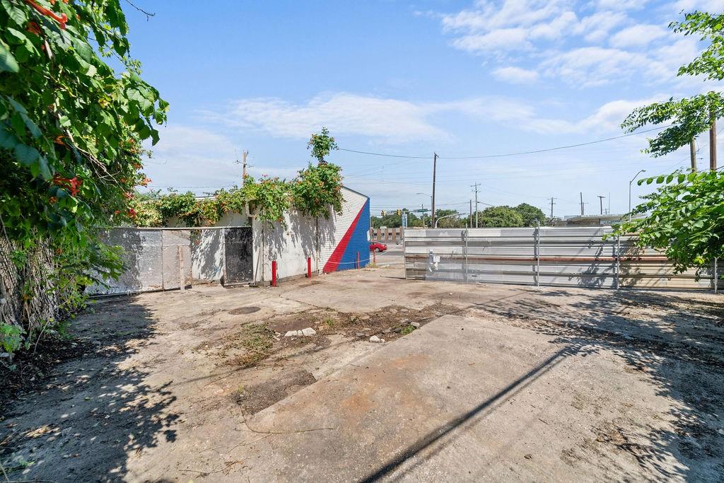 2600 E Belknap Street Property Photo 17