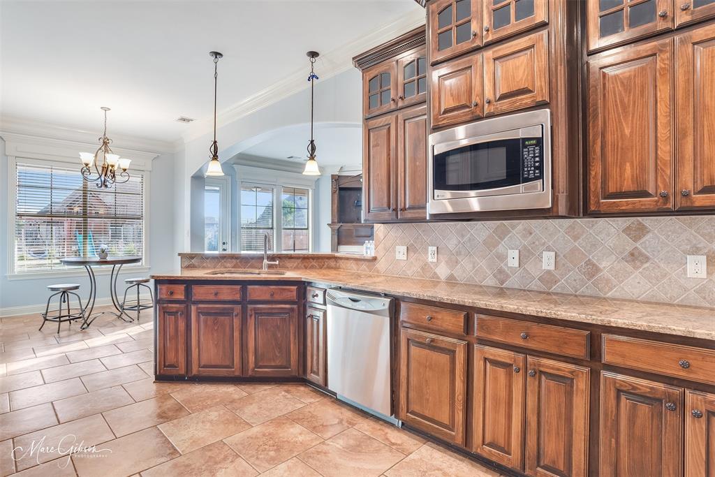 925 Royal Circle Property Photo 7