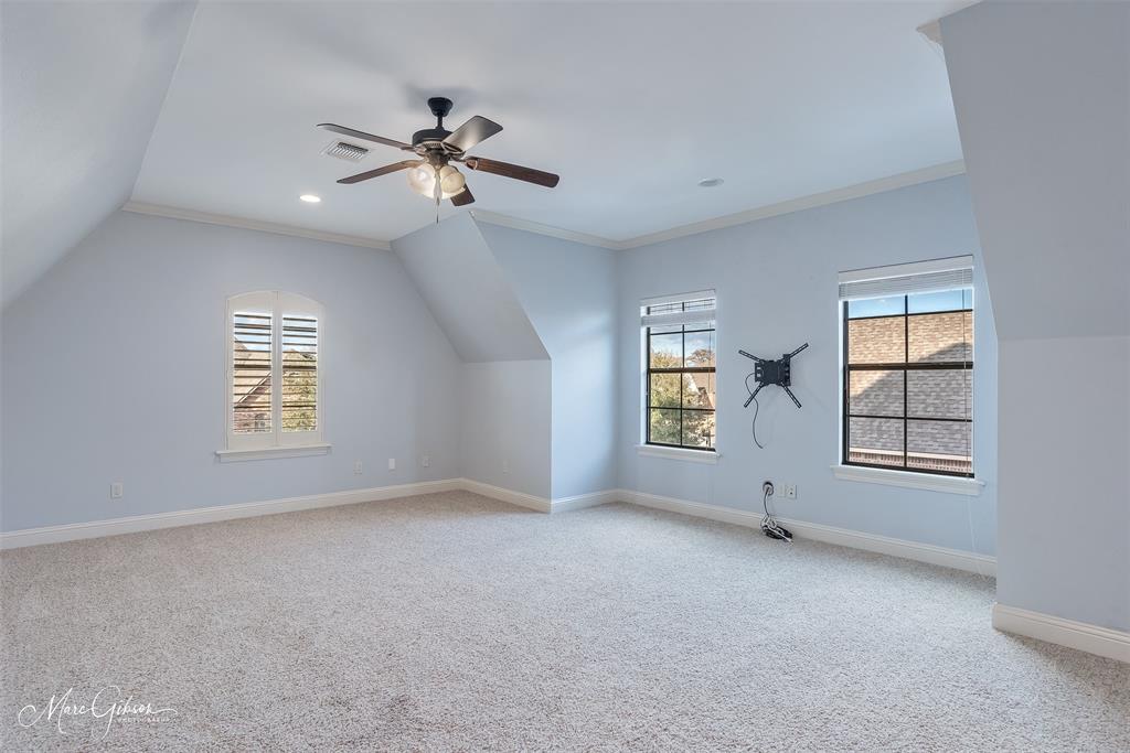 925 Royal Circle Property Photo 23