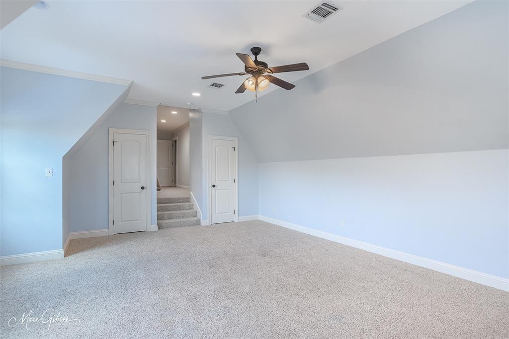 925 Royal Circle Property Photo 24