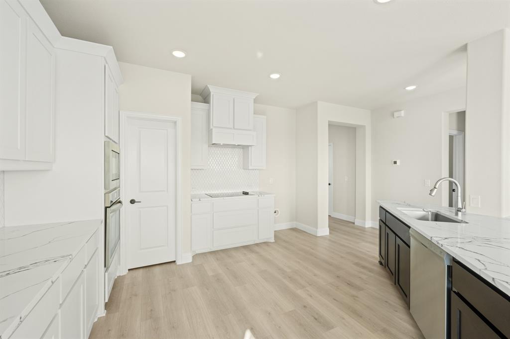 12736 Ruger Road Property Photo 10