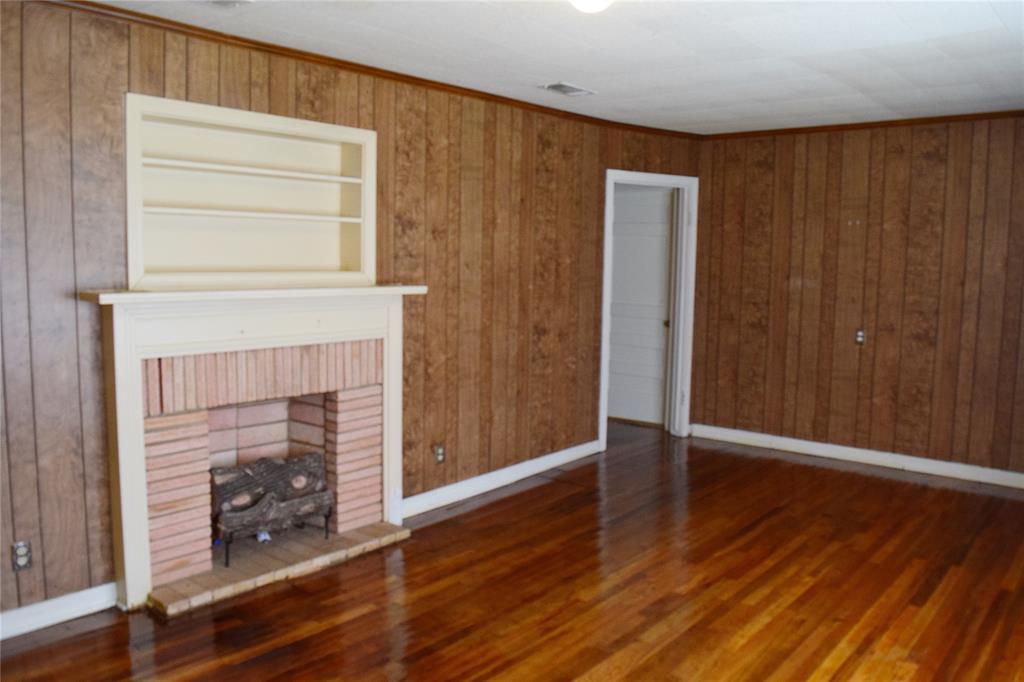 108 W Clinton Avenue Property Photo 3