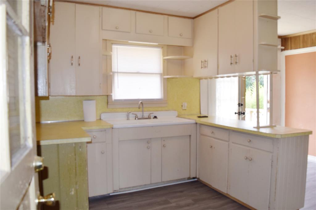 108 W Clinton Avenue Property Photo 4