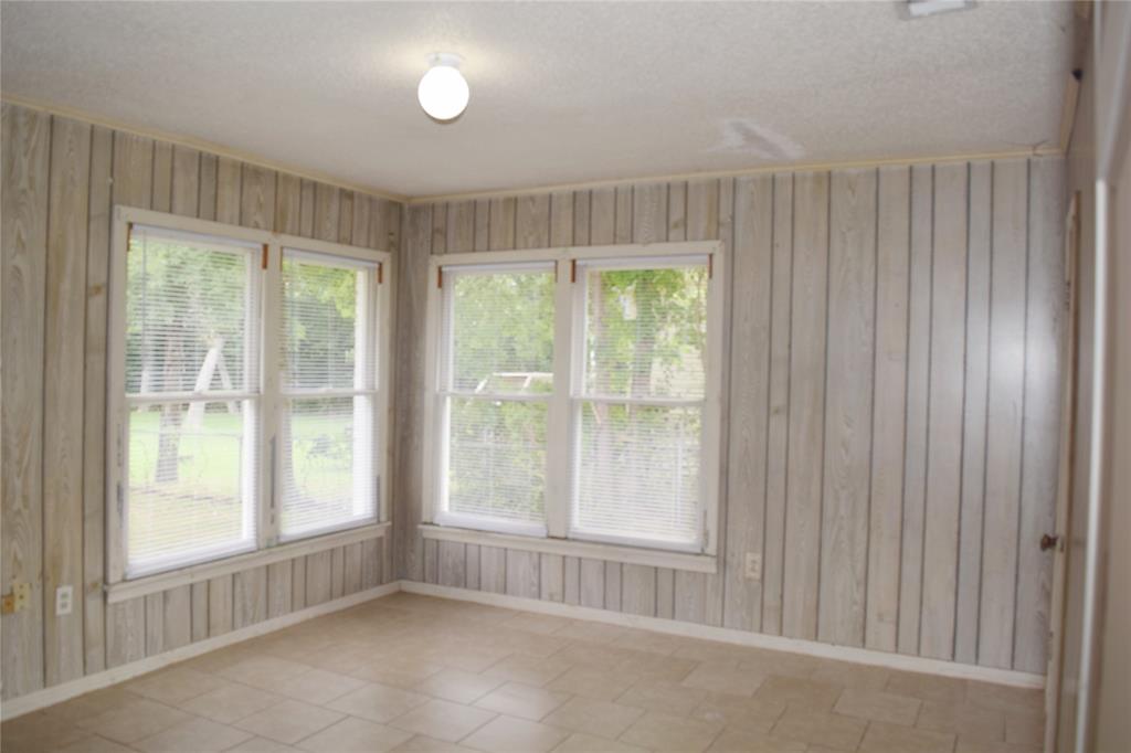 108 W Clinton Avenue Property Photo 6