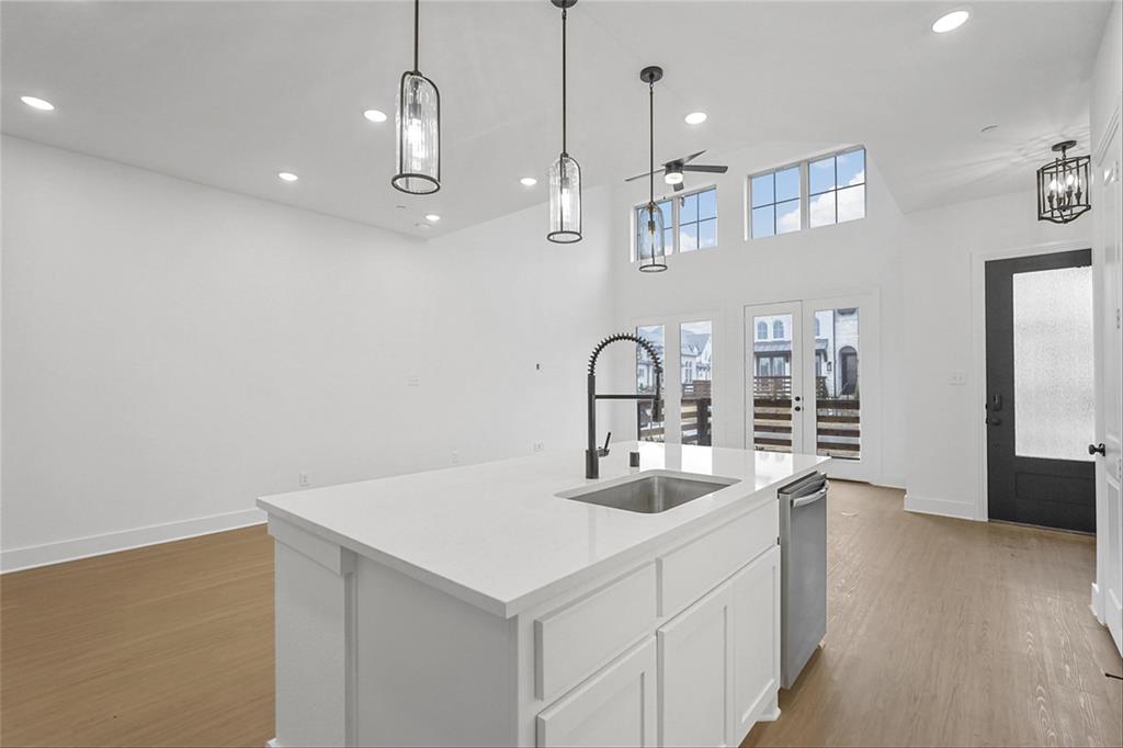 8108 Legacy Oak Drive Property Photo 3