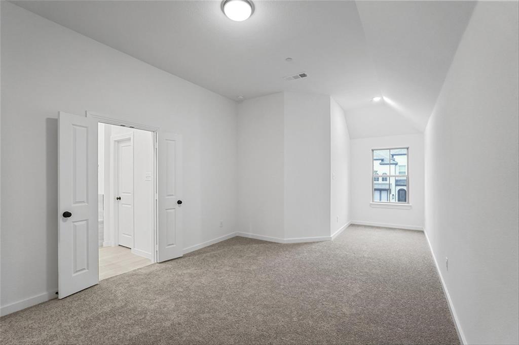 8108 Legacy Oak Drive Property Photo 15