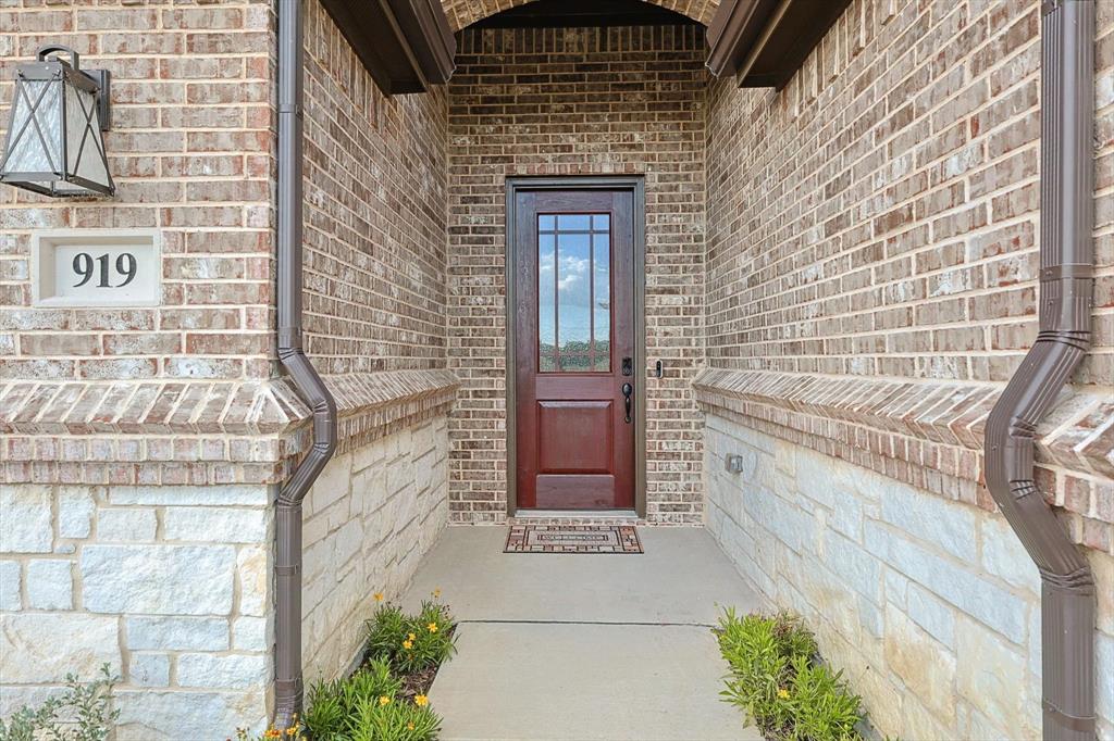919 Alvero Place Property Photo 2
