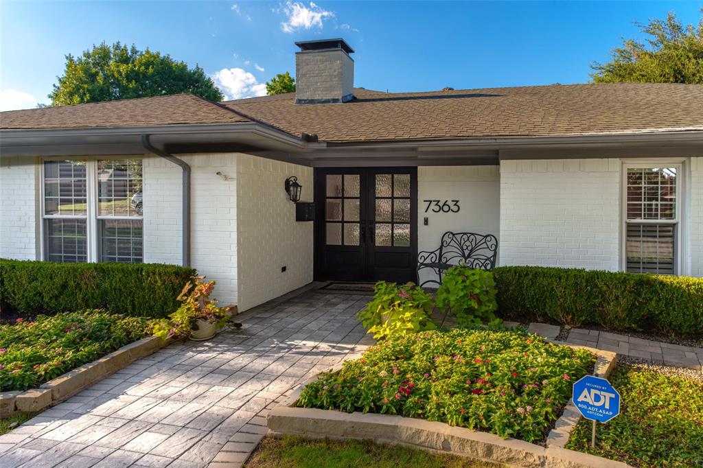 7363 Meadow Oaks Drive Property Photo 2