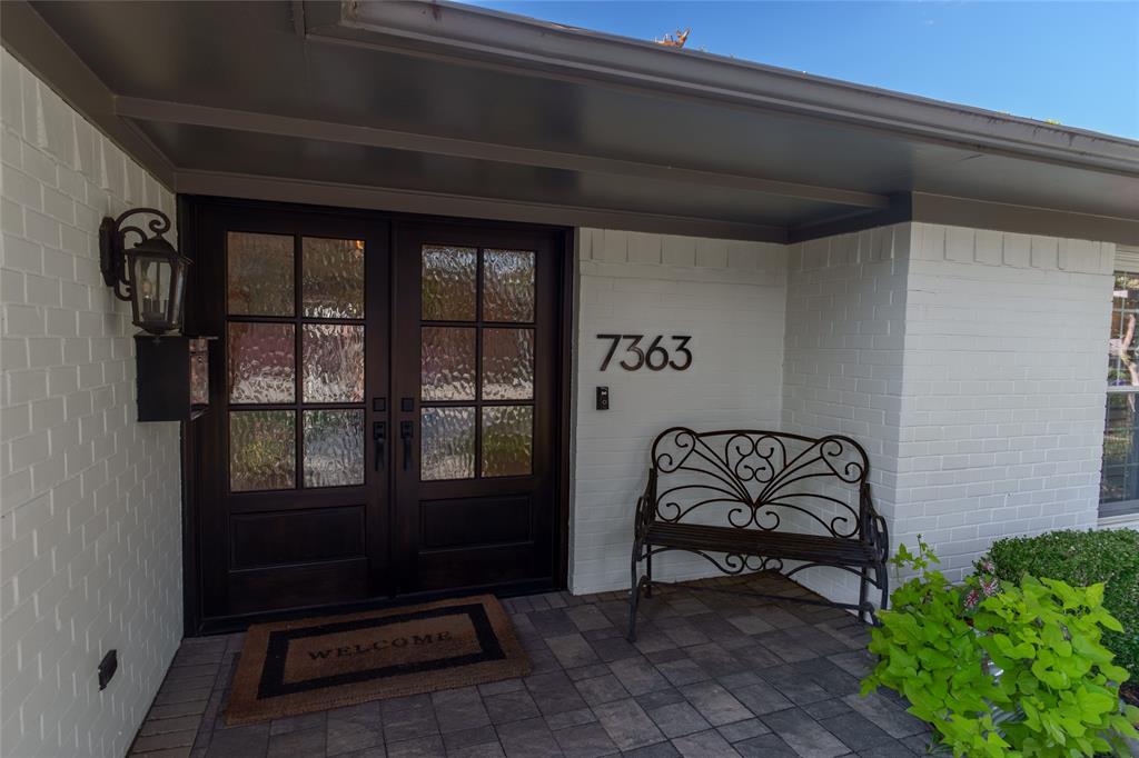 7363 Meadow Oaks Drive Property Photo 4