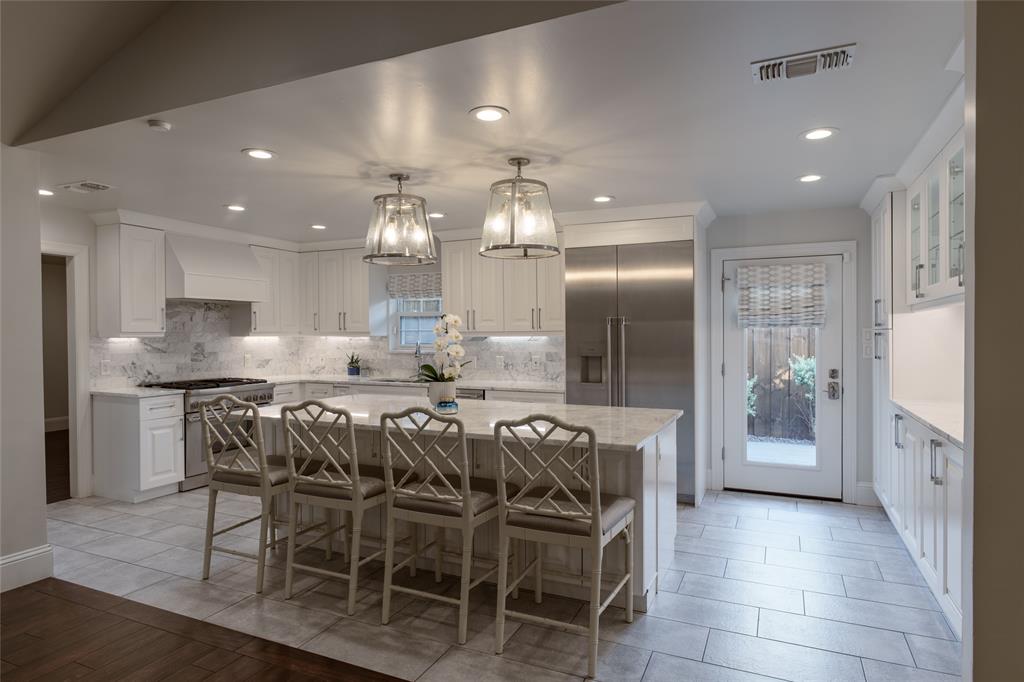 7363 Meadow Oaks Drive Property Photo 6
