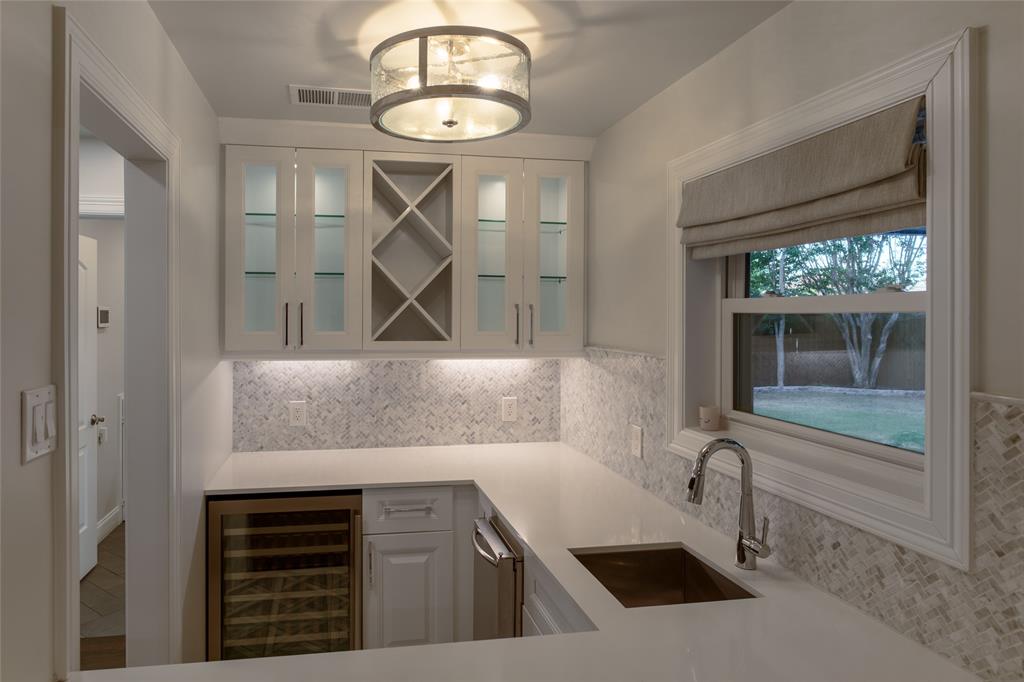 7363 Meadow Oaks Drive Property Photo 9
