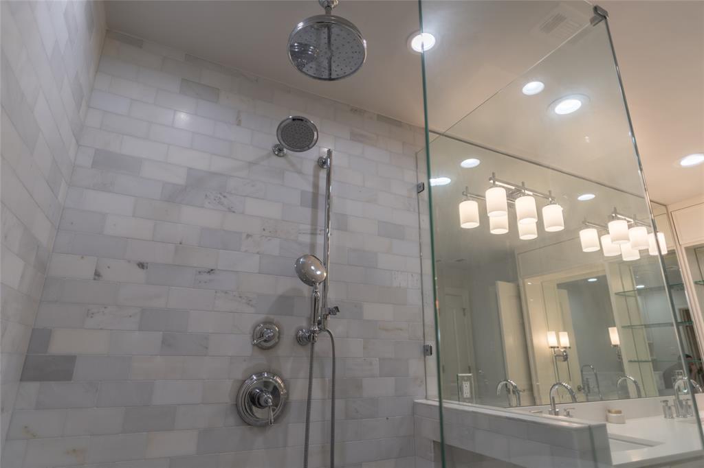 7363 Meadow Oaks Drive Property Photo 13