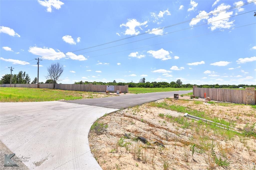 1004 Southwind Circle Property Photo 4