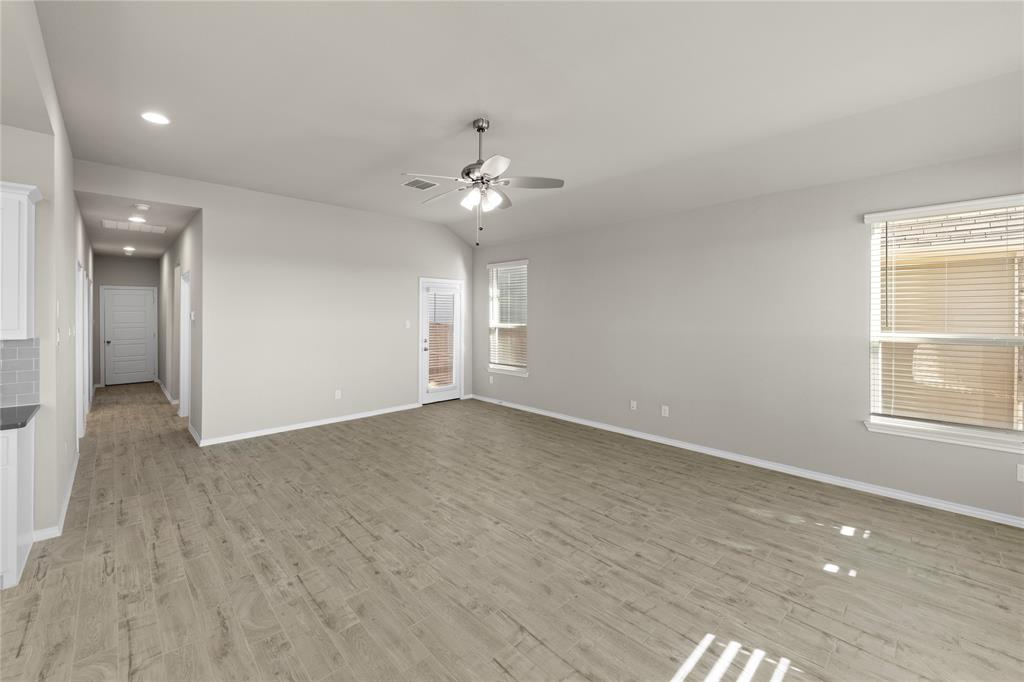 3658 Hometown Boulevard Property Photo 8