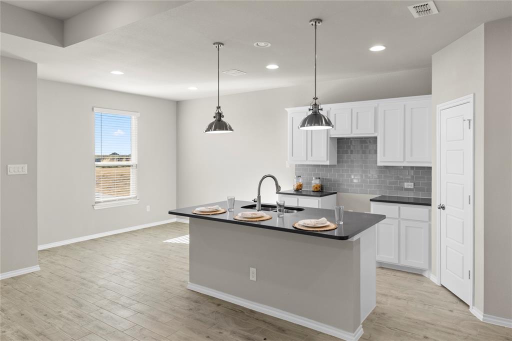 3658 Hometown Boulevard Property Photo 14