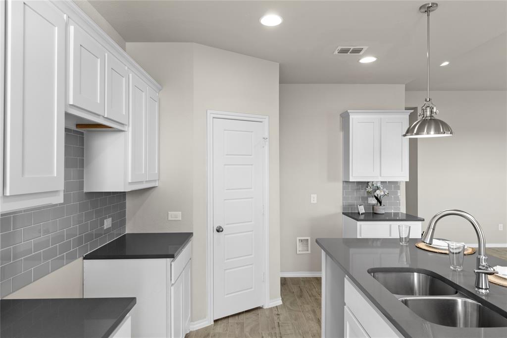 3658 Hometown Boulevard Property Photo 15