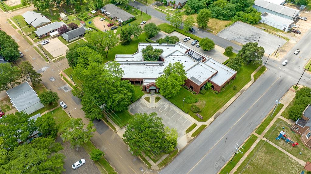 400 W Houston Property Photo 2