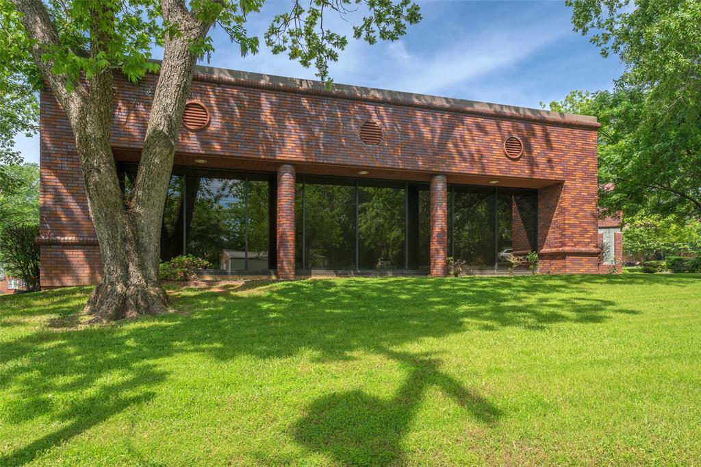 400 W Houston Property Photo 4