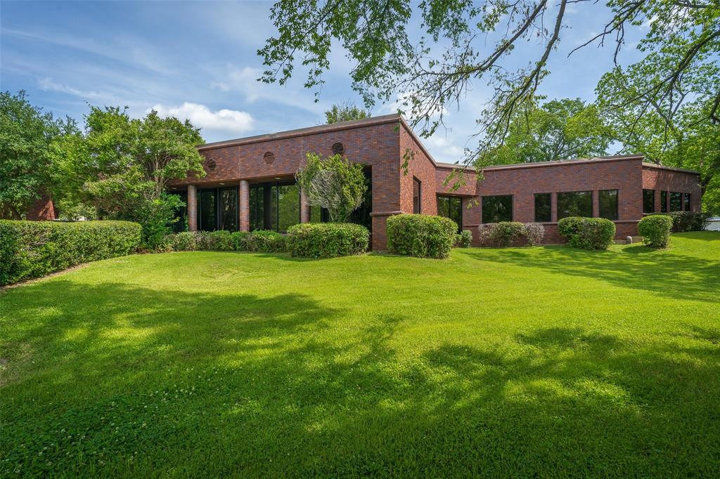 400 W Houston Property Photo 5