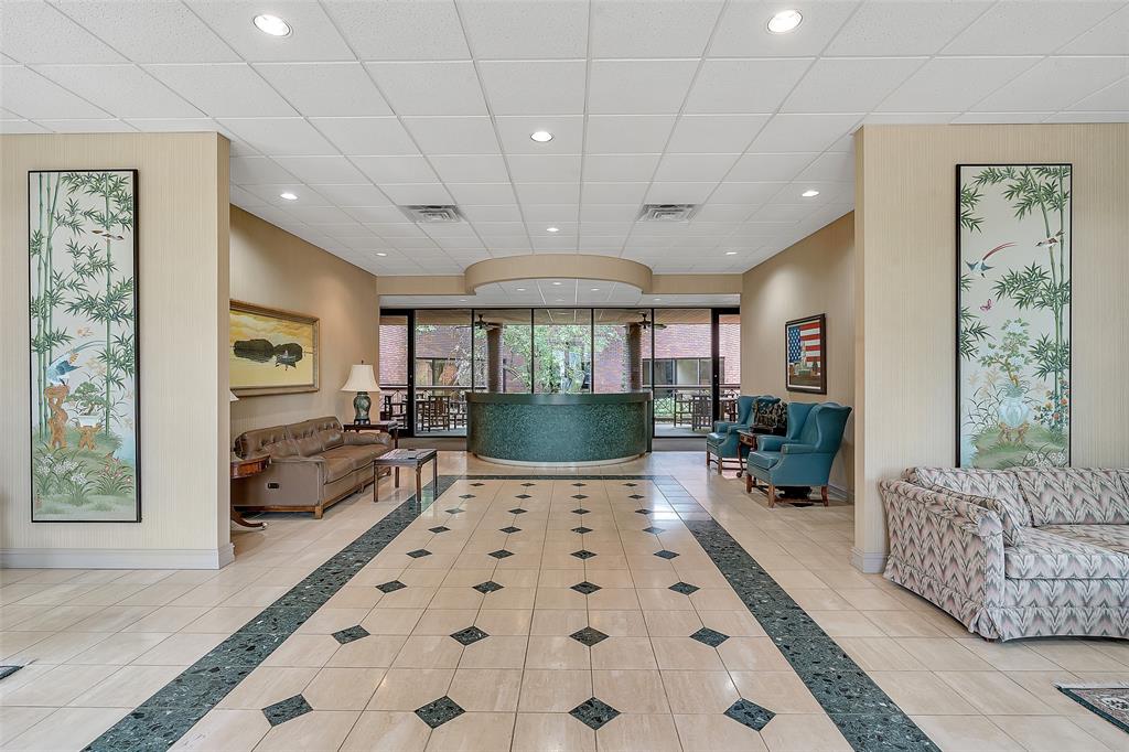 400 W Houston Property Photo 7