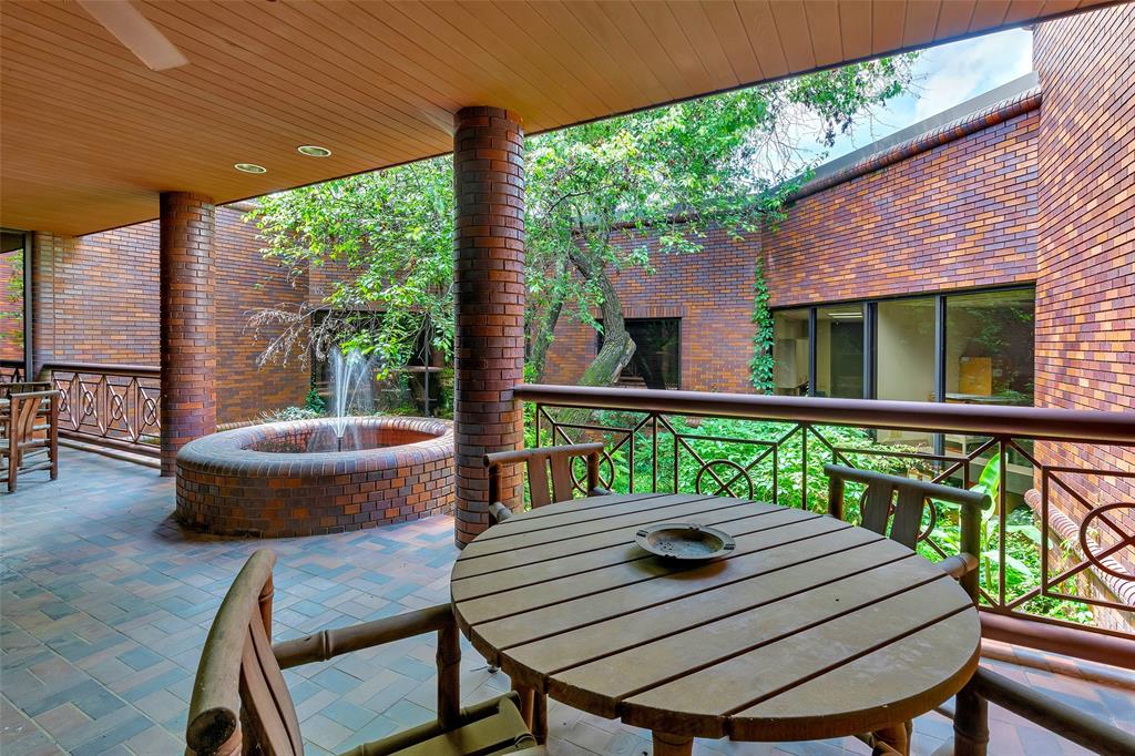 400 W Houston Property Photo 16