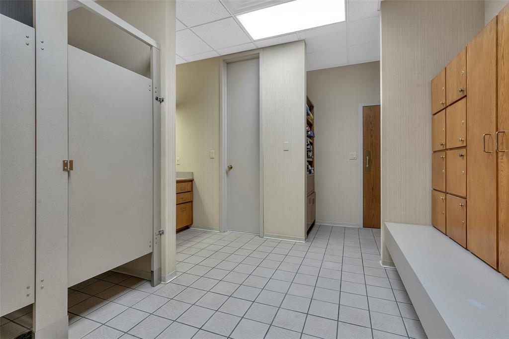 400 W Houston Property Photo 17