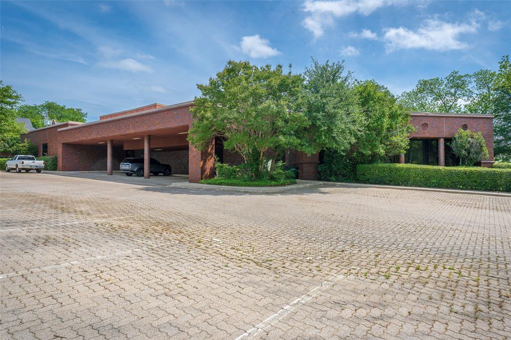 400 W Houston Property Photo 23