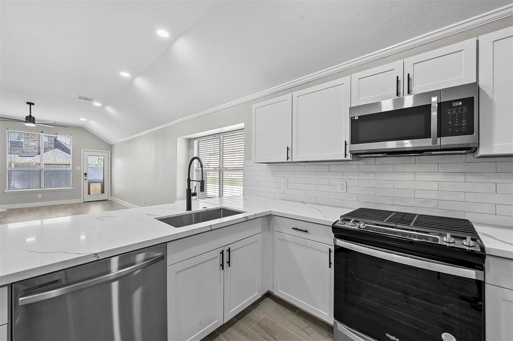 2667 Lake Ridge Drive Property Photo 4
