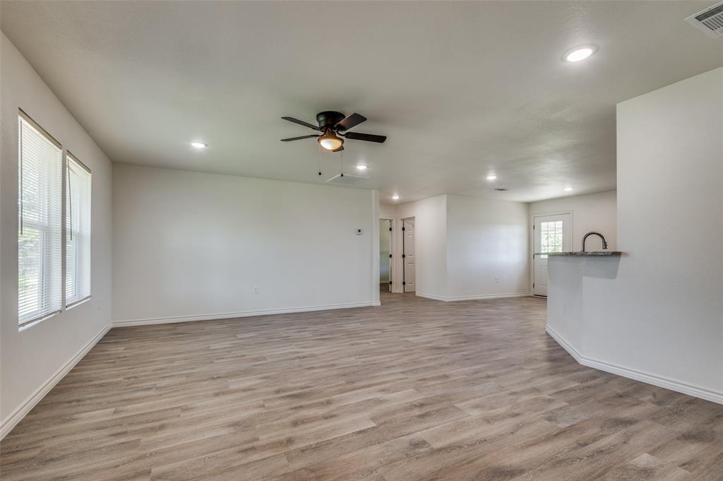 455 S Lennox Street Property Photo 3