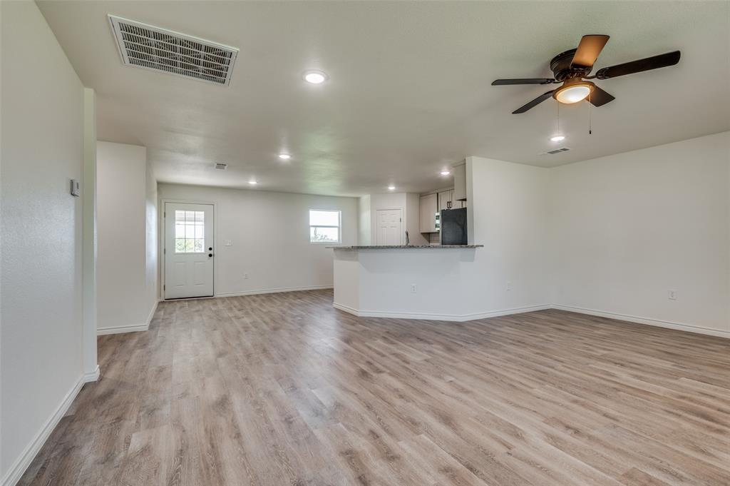 455 S Lennox Street Property Photo 4