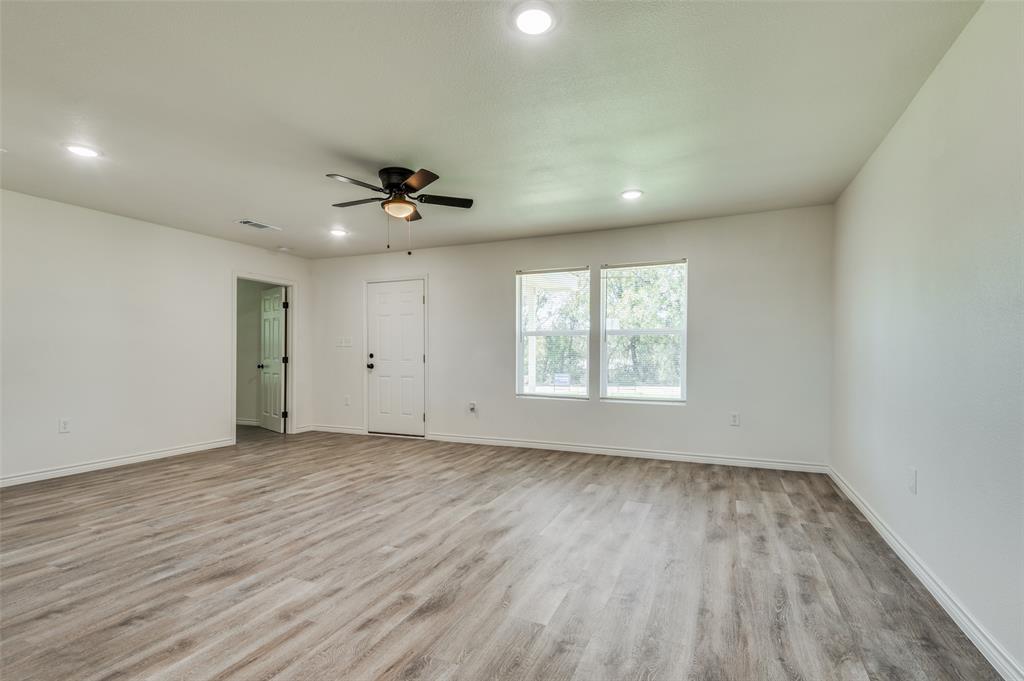 455 S Lennox Street Property Photo 7