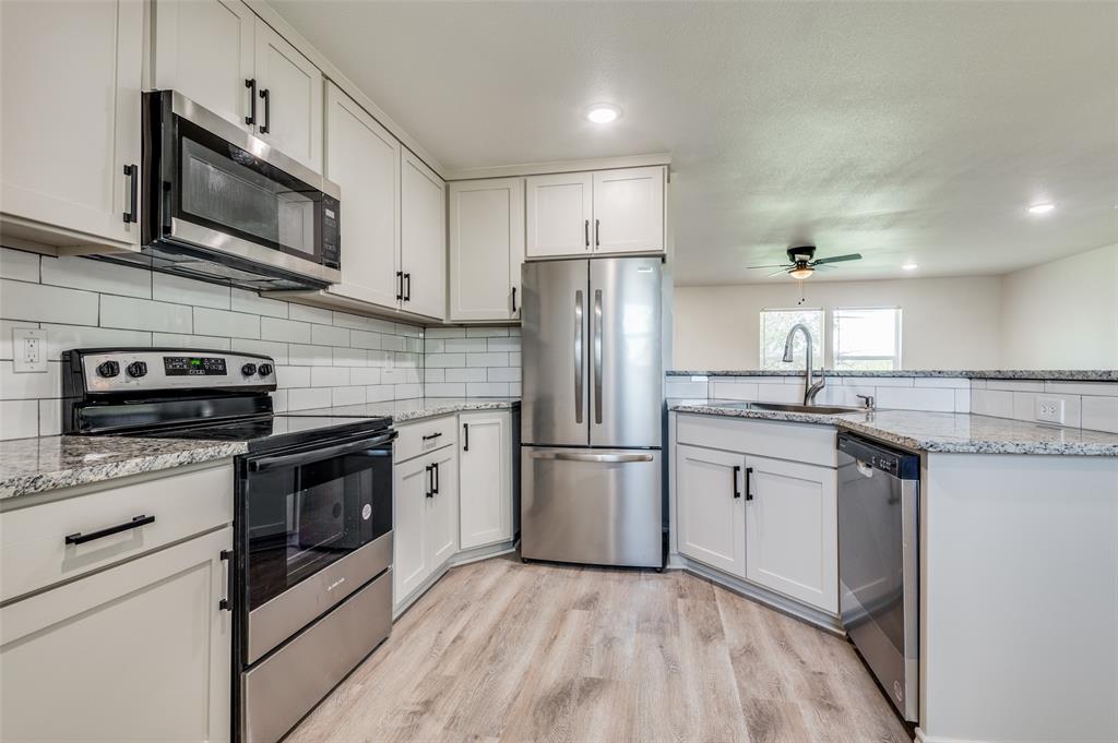 455 S Lennox Street Property Photo 10