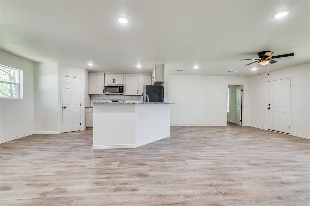 455 S Lennox Street Property Photo 12